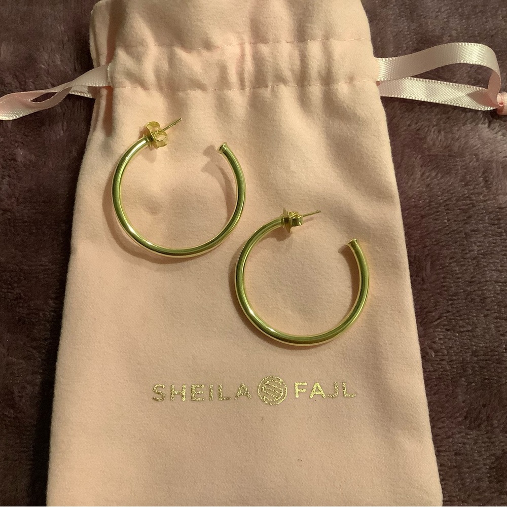 SHEILA FAJL Petite Everybody’s Favorite Hoops